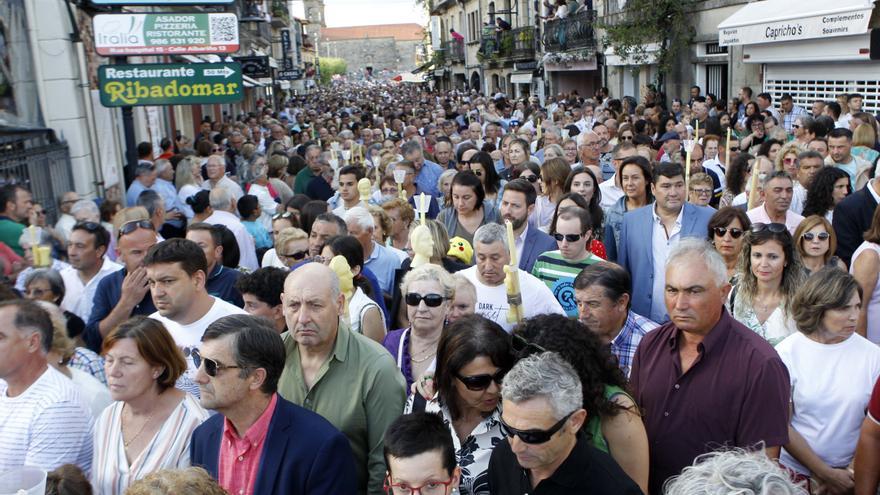 San Benito deja imágenes para el recuerdo en Cambados y en Lores