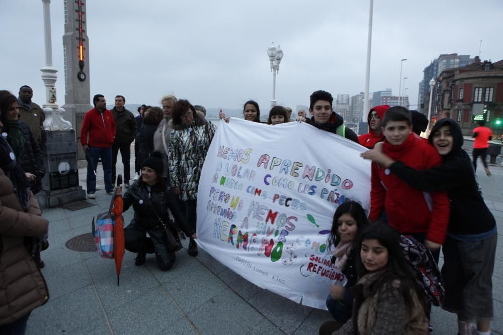 Cadena humana contra el racismo