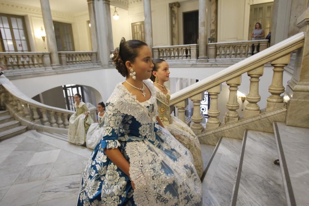 Las candidatas a fallera mayor ensayan la Proclamación y la Crida