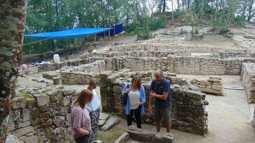 Visita a las excavaciones de Armea. // FdV