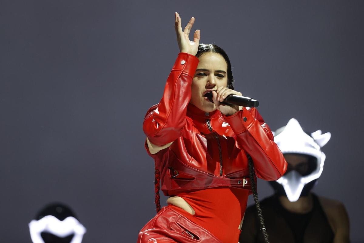 MADRID, 19/07/2022.- La cantante Rosalía durante el concierto ofrecido hoy martes en el WiZink Center, en Madrid, en el marco de su gira internacional Motomami. EFE/Mariscal