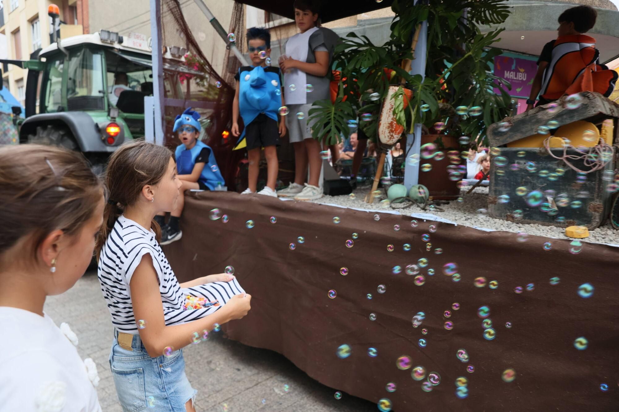 EN IMÁGENES: El desfile de carrozas por las fiestas del Carmen de Luancoi