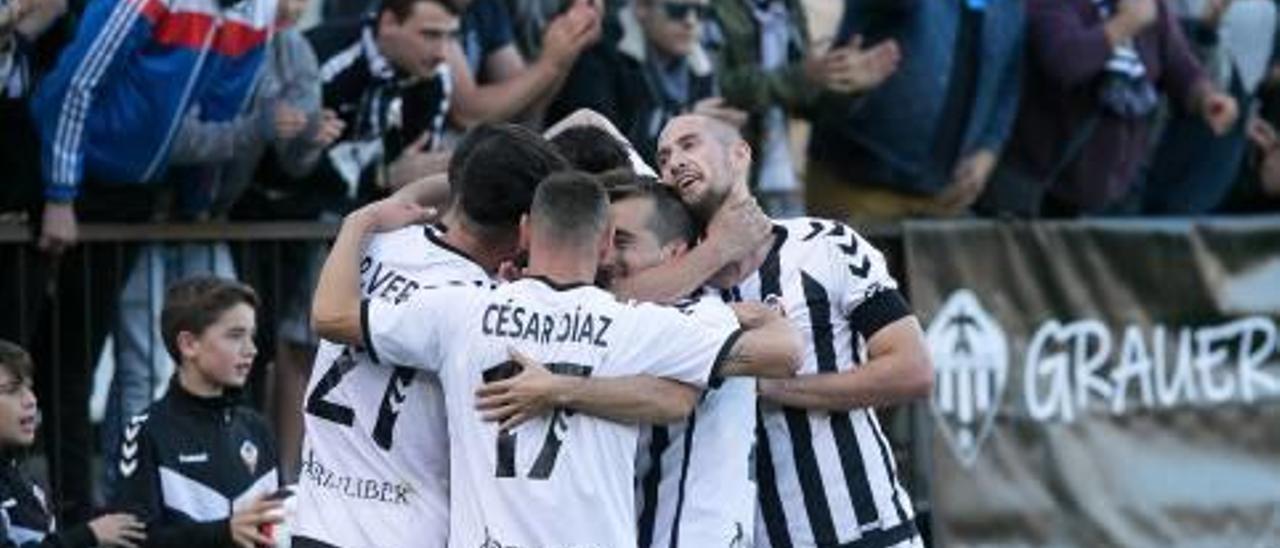 Los jugadores del Castellón celebran un gol en Castalia.