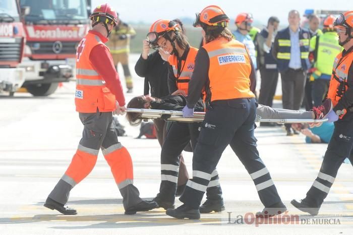 Simulan un accidente aéreo en aeropuerto