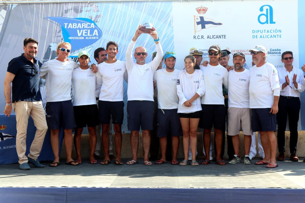 El poco viento acorta la regata de Tabarca