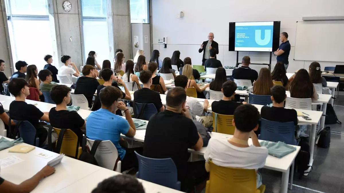 Clase de Empresa en la Facultad de Ciencias Sociales de la UManresa
