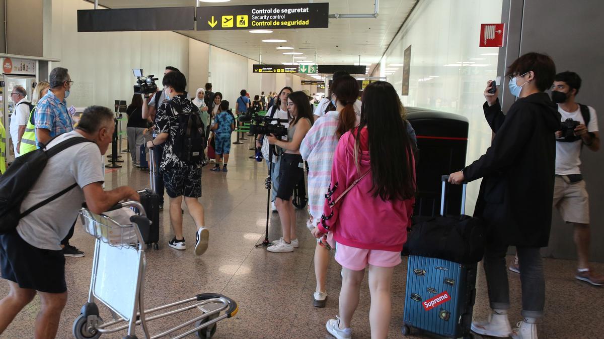 Normalidad en el aeropuerto de Barcelona en una jornada marcada por huelgas
