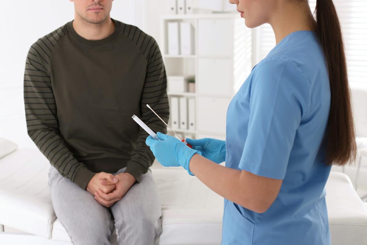 Doce factores que explican por qué están aumentado las infecciones de transmisión sexual.