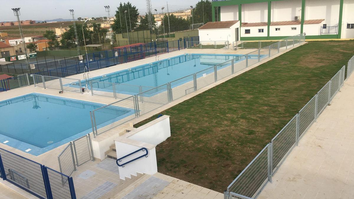 Piscinas mediana y pequeña del polideportivo