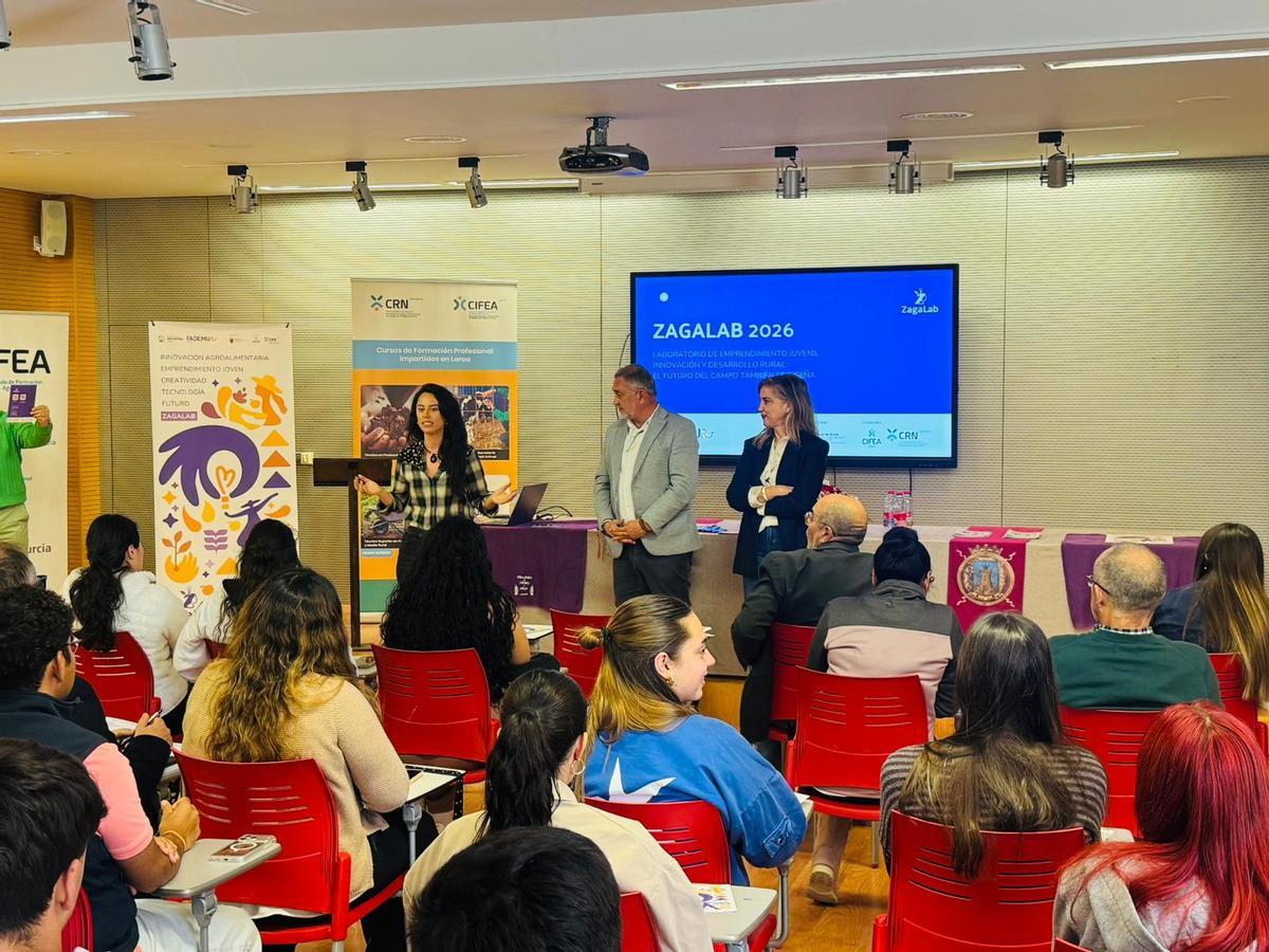 El taller para el emprendimiento joven se ha inaugurado este jueves en el CIFEA de Lorca.