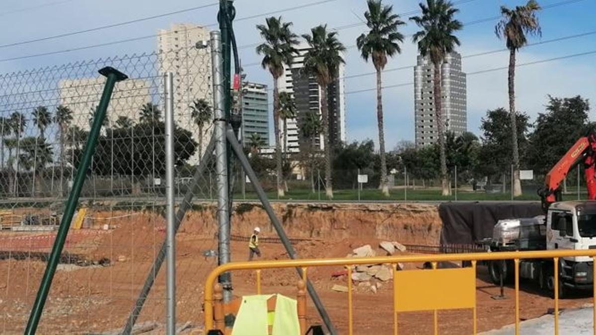 Obras de cimentación de una nueva torre de viviendas protegidas de promoción privada con dos plantas de garaje en sótano en Sociópolis