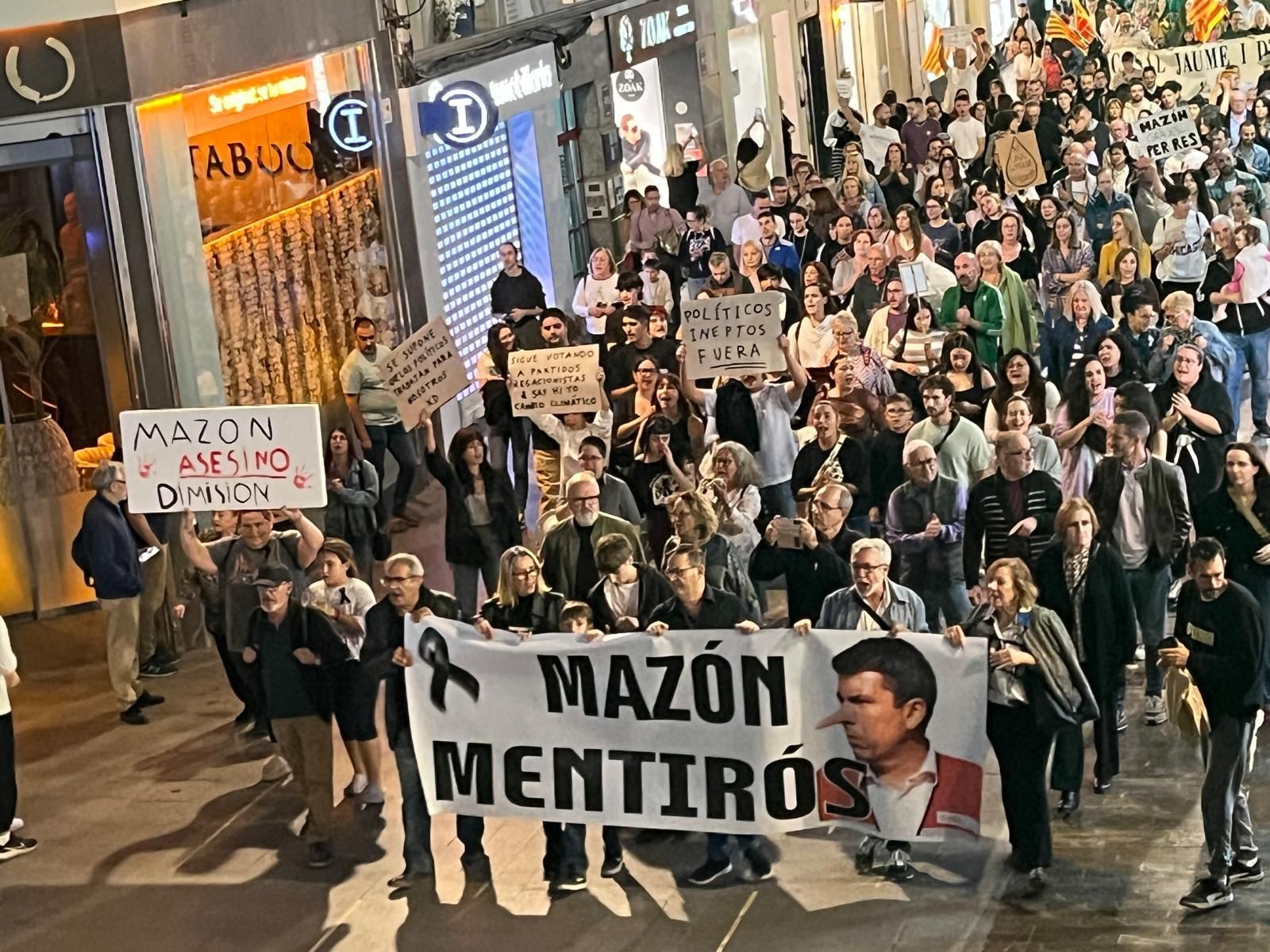Elche muestra su indignación con la gestión de la DANA en la Comunidad Valenciana