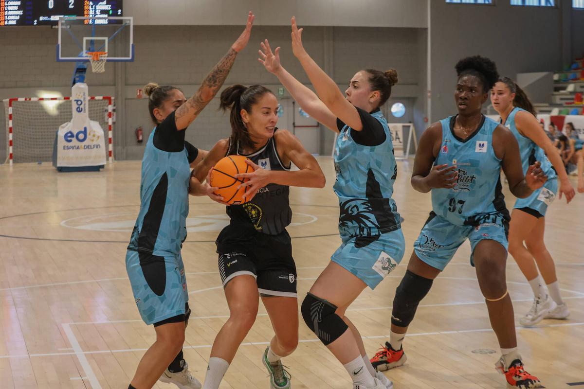 Las vilagarcianas no disputarán encuentro este fin de semana.