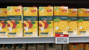 Los zumos de marca propia que vende Bonpreu en uno de sus supermercados en Barcelona