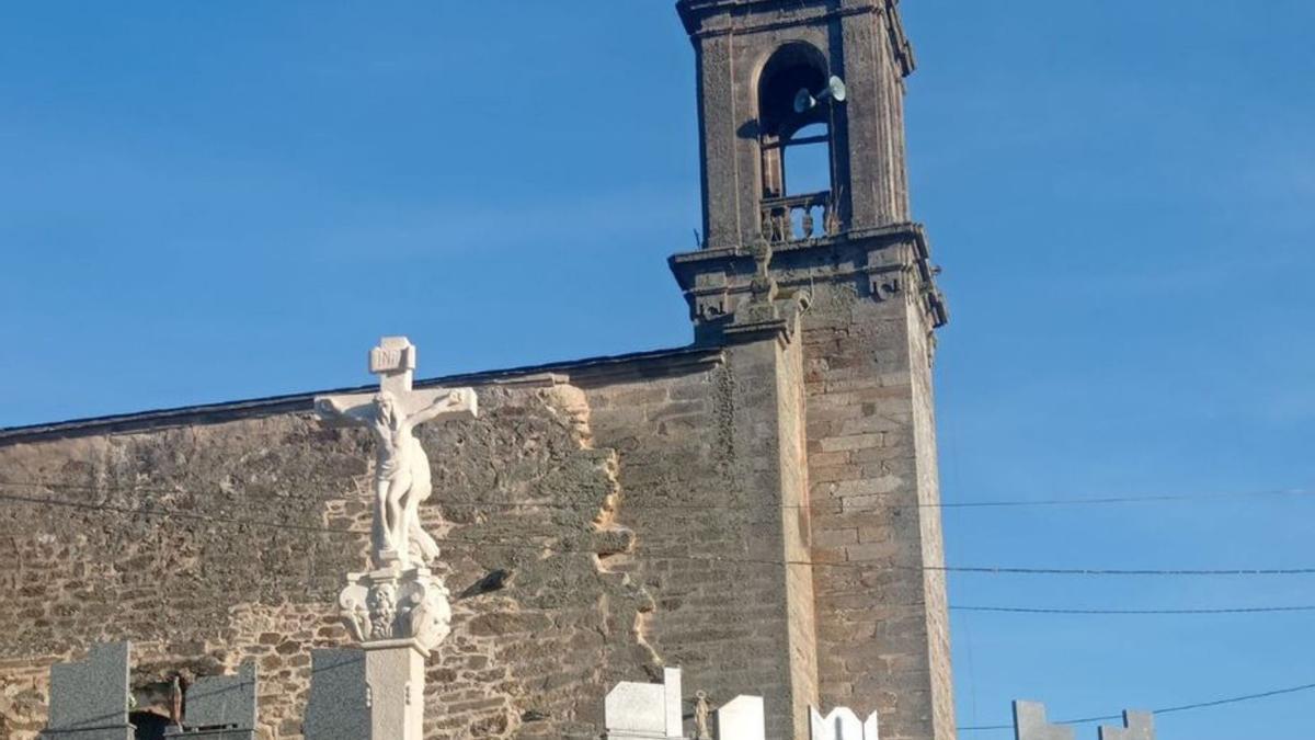 Nuevo crucero en Cernadilla, junto a la iglesia. | A. S.