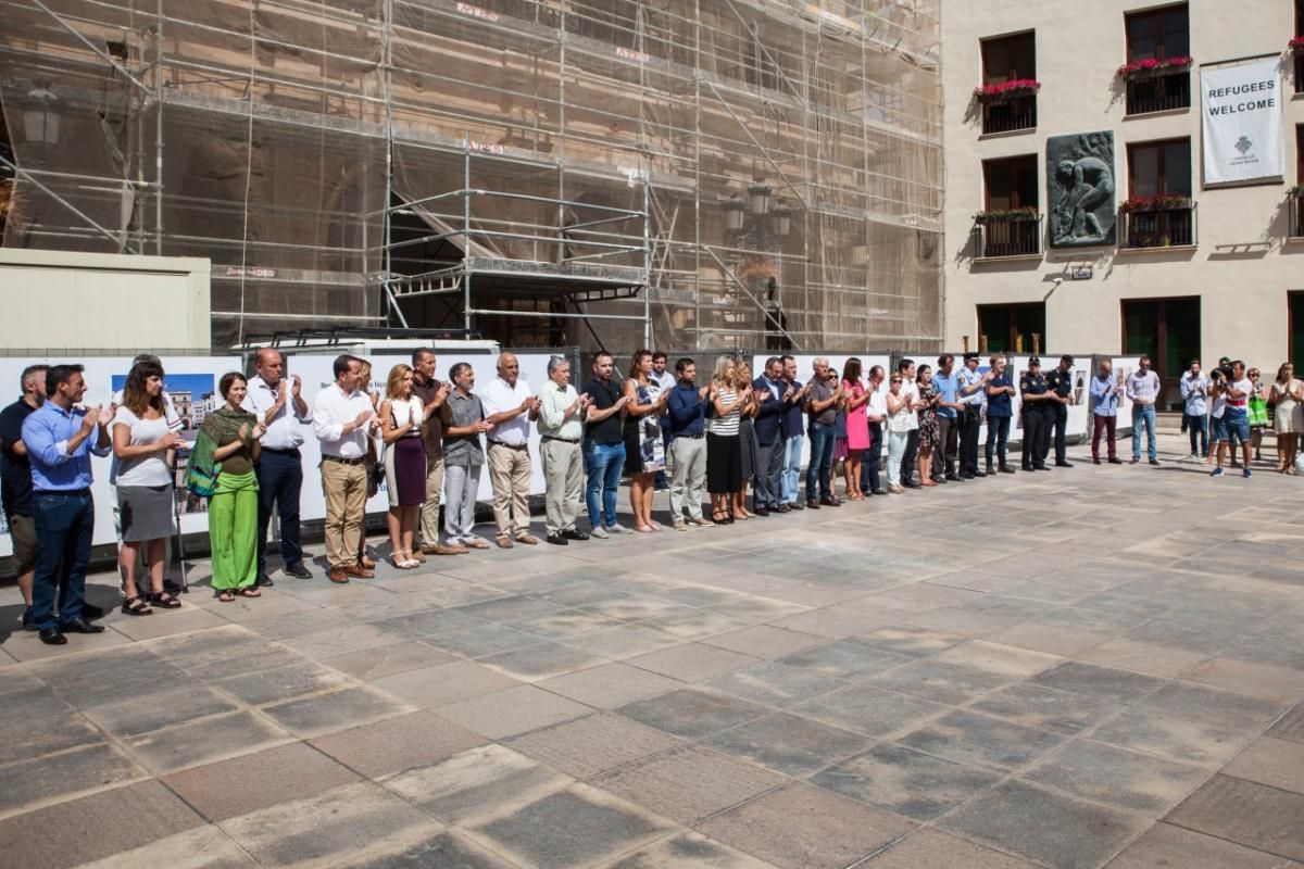 Toda la provincia de Castellón muestra en silencio su repulsa por los atentados