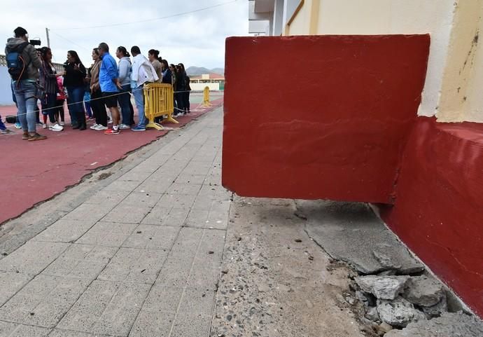 05/04/2019 TELDE.  Concentración de padres y madres por el mal estado del CEIP Principe de Asturias. Fotógrafa: YAIZA SOCORRO.  | 02/04/2019 | Fotógrafo: Yaiza Socorro