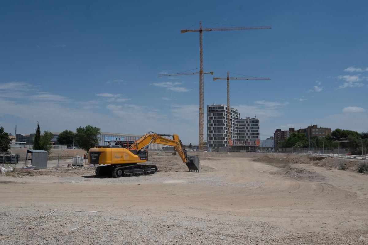 En imágenes I Lobe inicia la construcción de nuevos pisos en la avenida Cataluña de Zaragoza