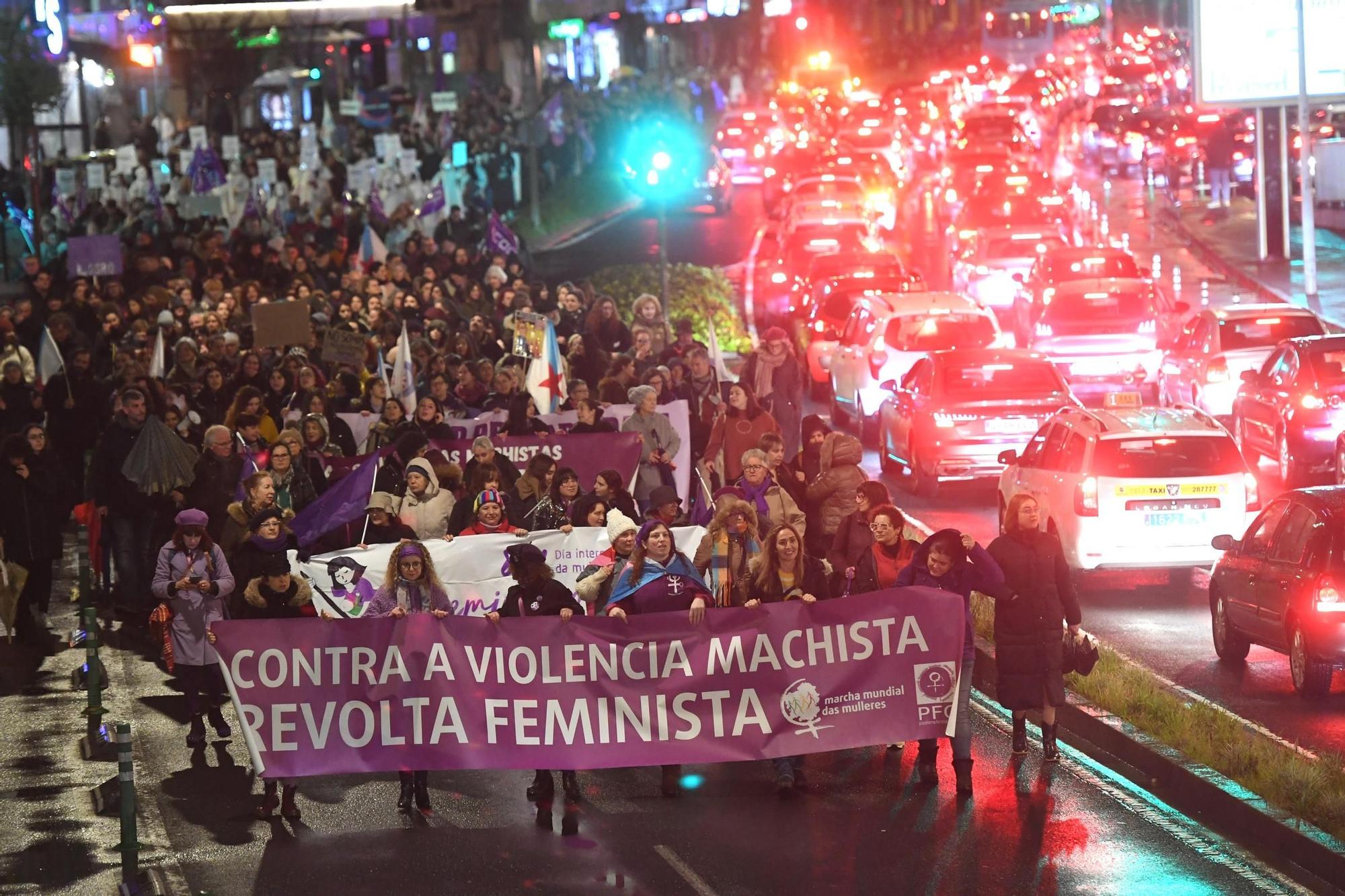 8M: unos 3.000 manifestantes marchan en A Coruña por los derechos de la mujer