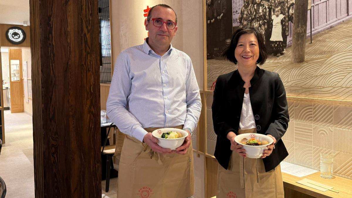 Gonzalo Ibáñez y Aska Okumura, impulsores de Komainu, el proyecto madrileño que amplía ahora su propuesta más allá del ramen con tonkatsu y katsu sando.