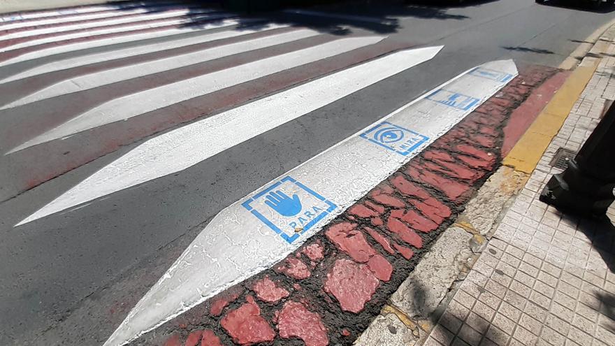 Campillos apuesta por pasos de peatones inclusivos en el entorno de los centros escolares