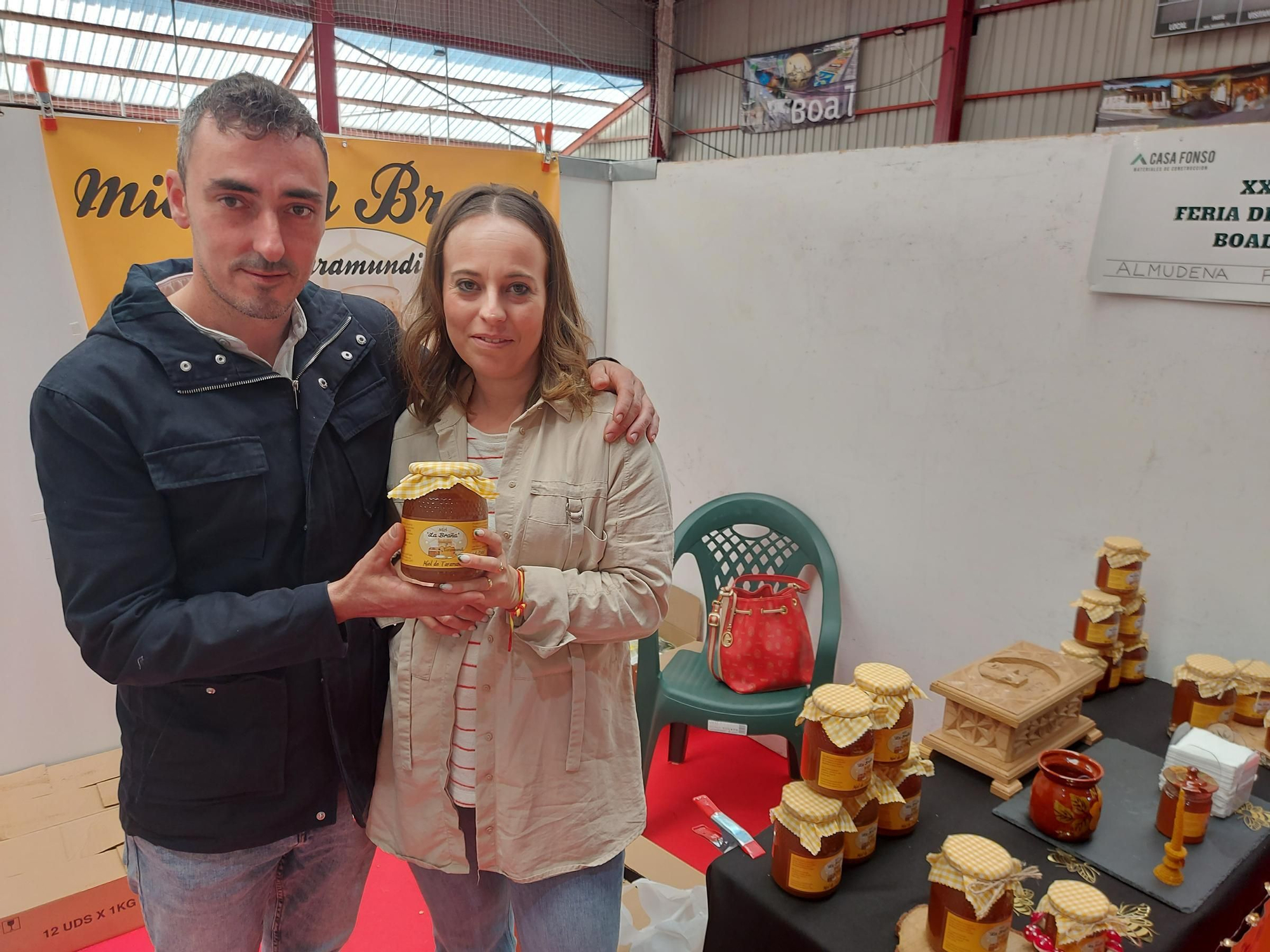 Pablo Cotarelo y Almudena FDEZ de miel la bra�a taramundi.jpg