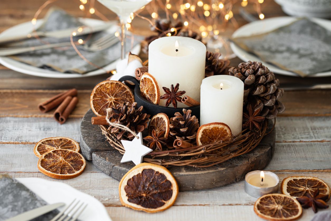 Las velas son fundamentales en la decoración navideña.