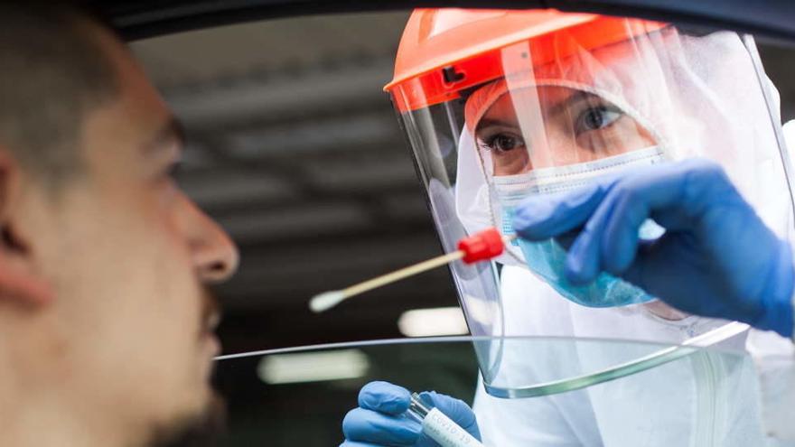 Realización de un test PCR.