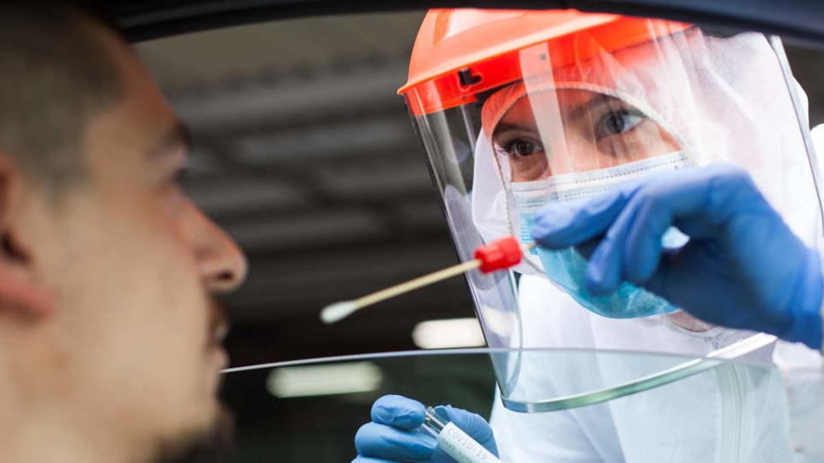 Realización de un test PCR.