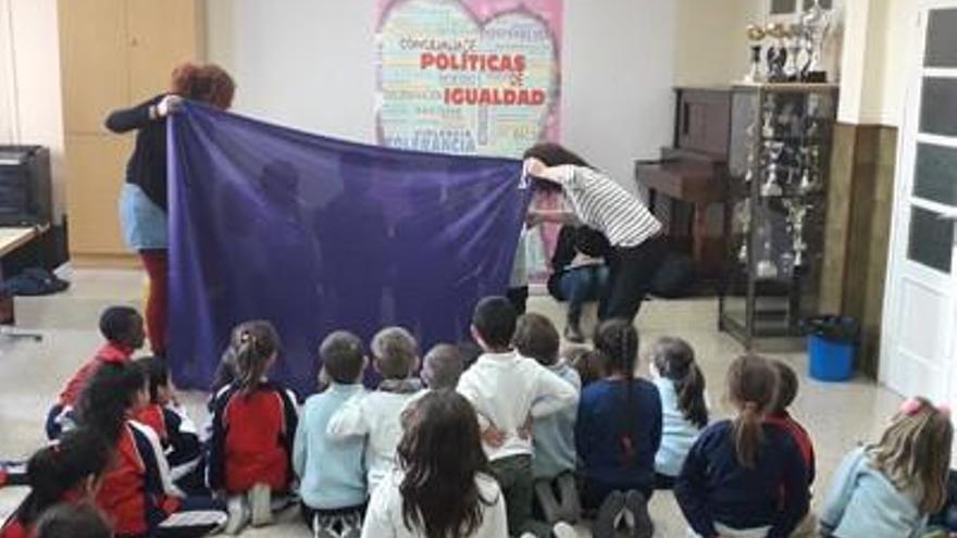 Monzón dirige la celebración del 8-M a todos los escolares