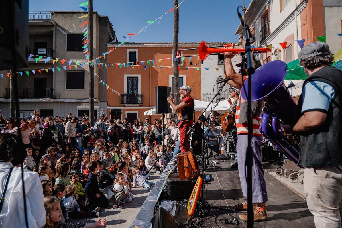 Imatge d'una actuació musical de l'any passat al Porrat de Sant Blai en Potries