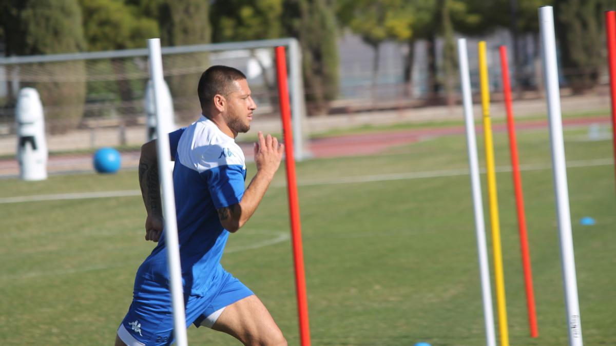 El delantero del Hércules Toro Acuña en un entrenamiento reciente.