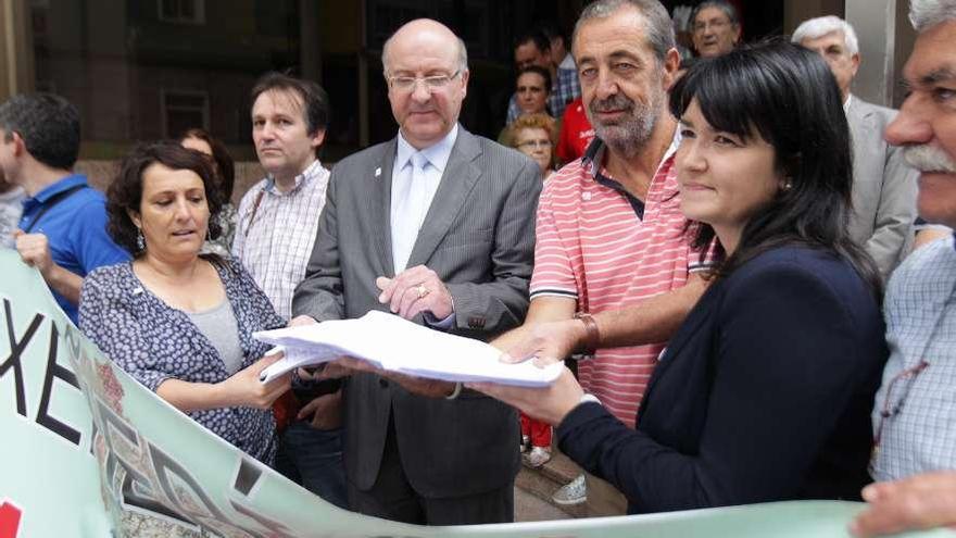 Ana Barrios, Claudio Cerdeiriña, el alcalde Agustín Fernández, Etelvino Blanco y Susana Bayo.