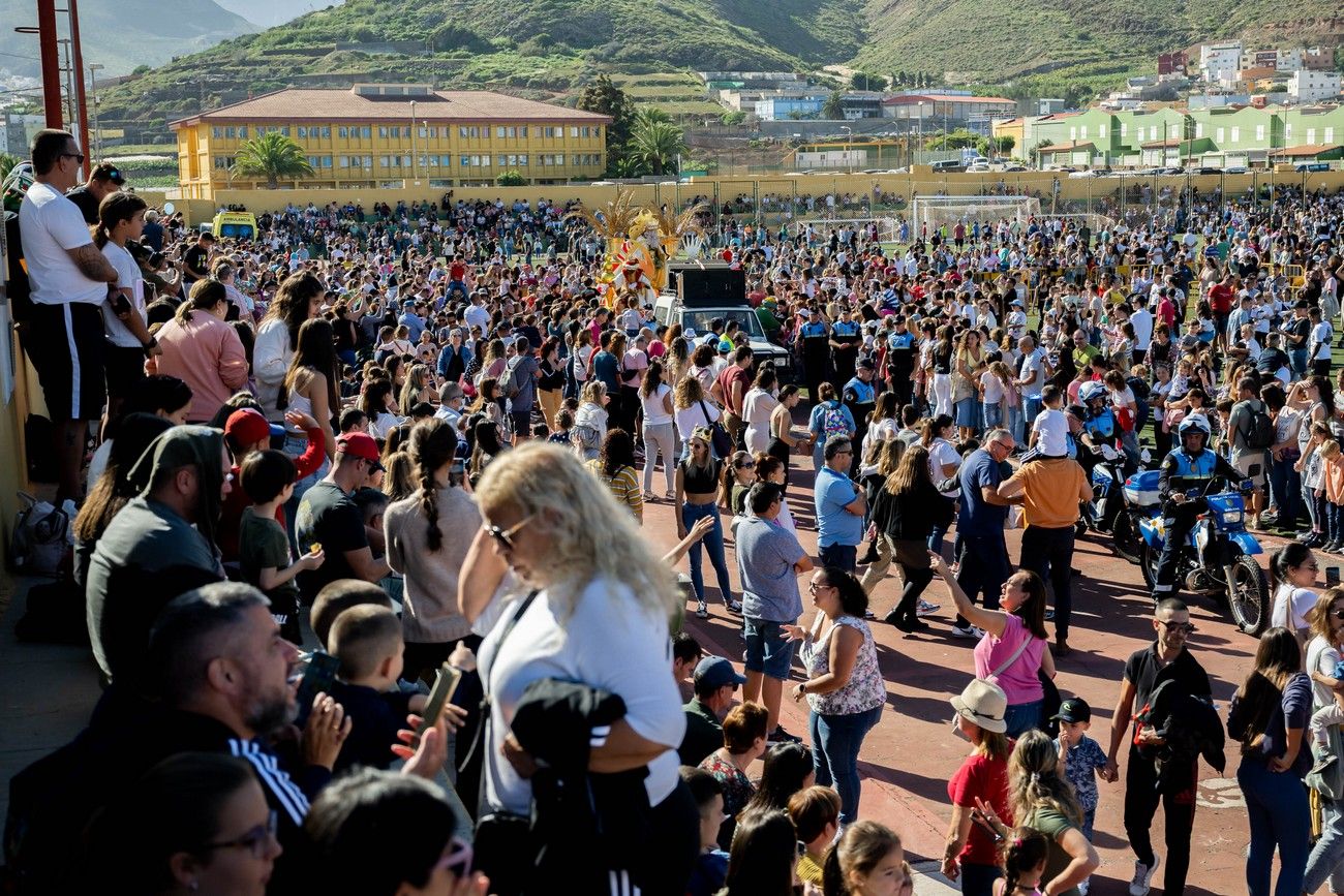 Miles de personas llenan de ilusión el Estadio de Barrial en la llegada de los Reyes Magos