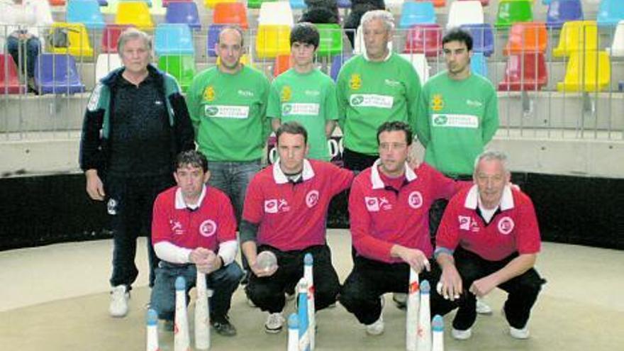 Equipo de cuatreada de La Venta A (agachados) y El Biche (de pie), antes de la partida del sábado.