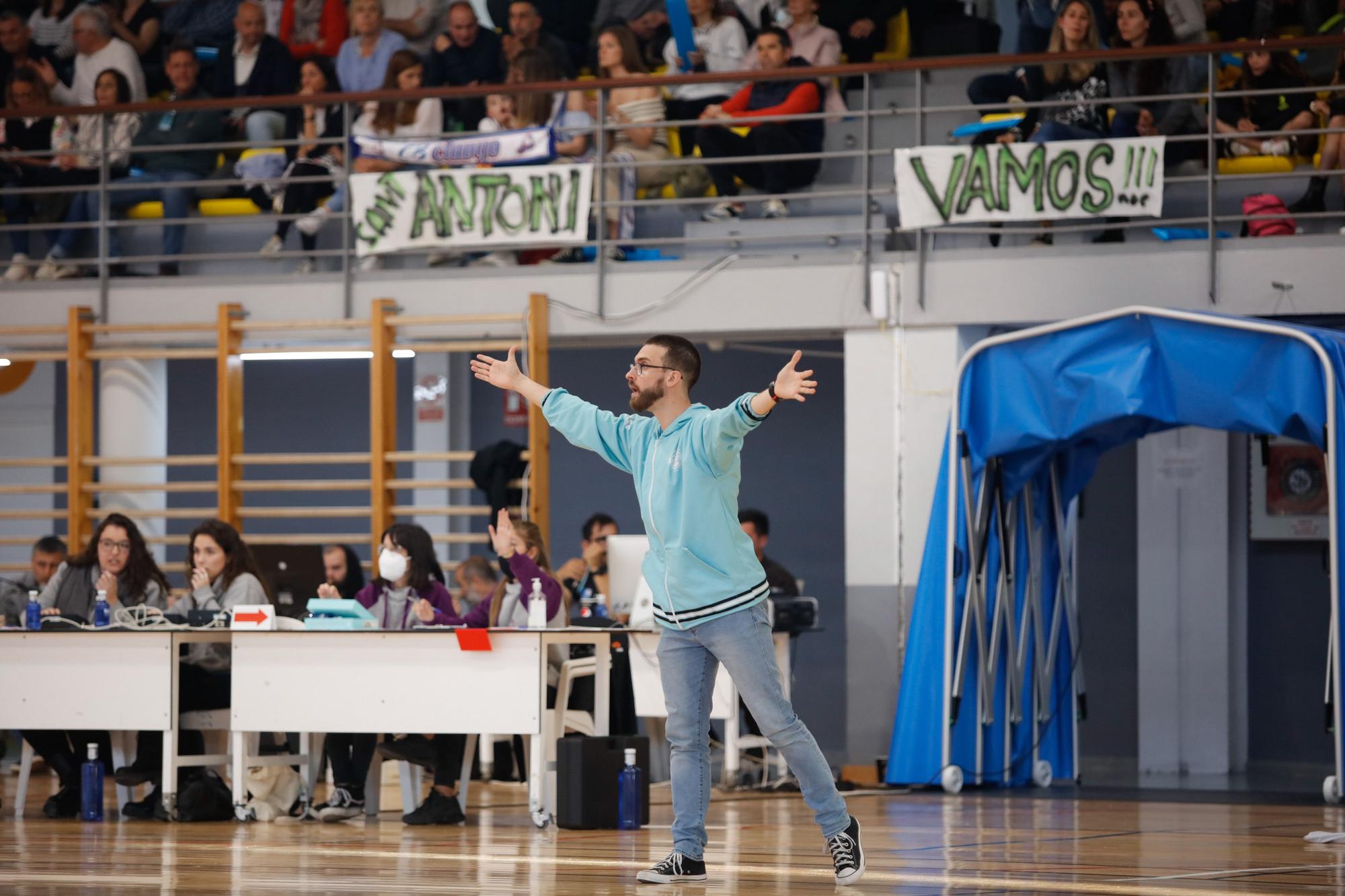 Partido entre el CB Sant Antoni y el Reina Yogur Clavijo