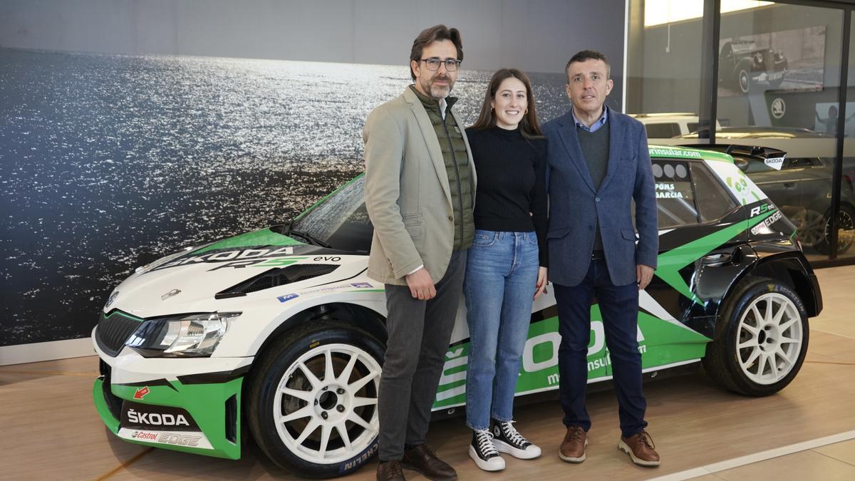 Nuria Pons presenta a su nuevo compañero de carreras: un flamante Skoda Fabia R5
