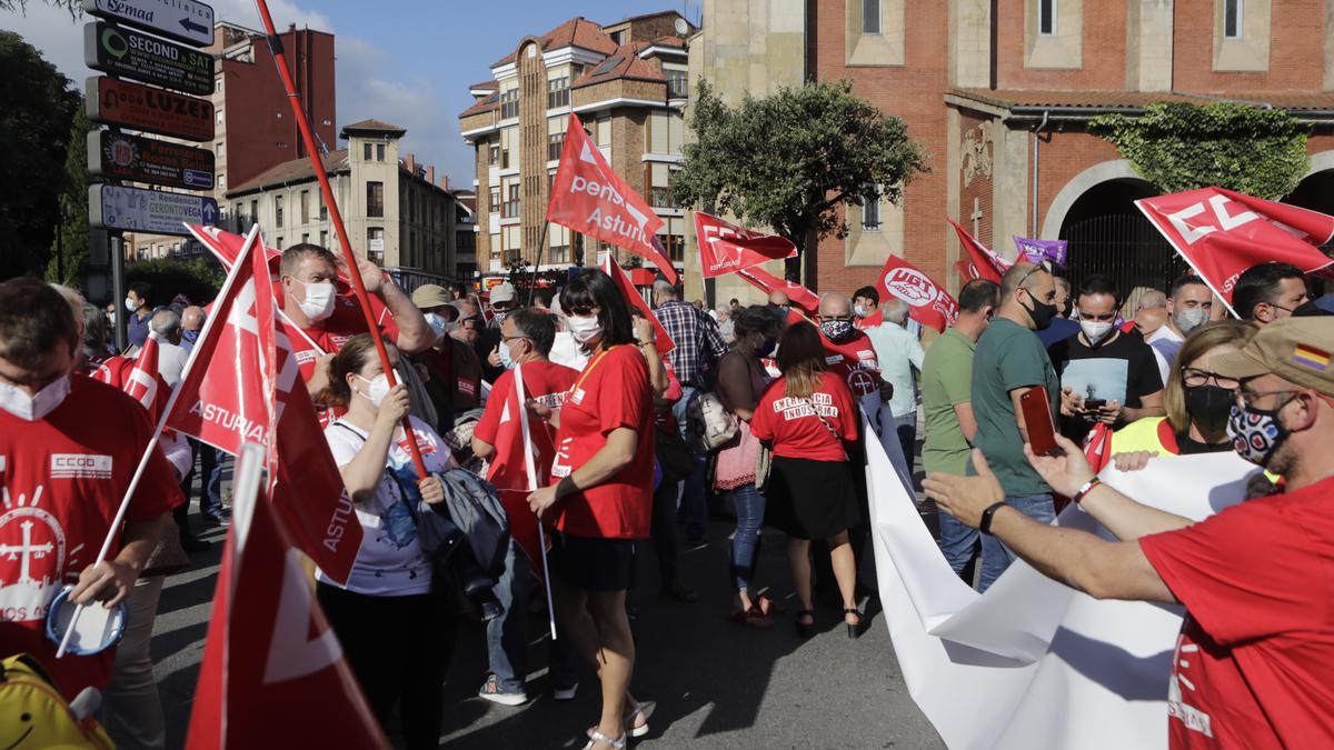 Manifestación en defensa de la industria asturiana en Langreo