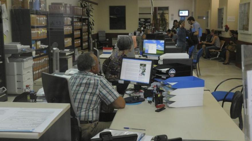 Oficina del registro municipal en el palacio de la plaza de María Pita.