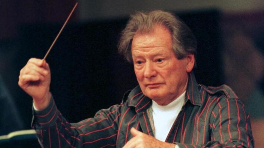 Muere Neville Marriner, la gran batuta de la música barroca