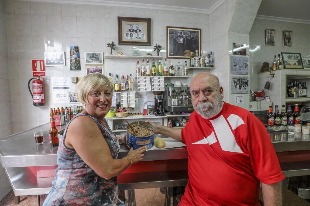 Cierra el Villalobos, mítico bar de Elche