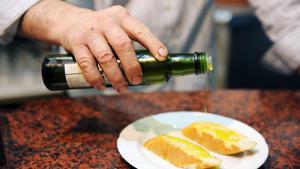 El sector de l’oli demana més control contra els setrills emplenables en bars i restaurants