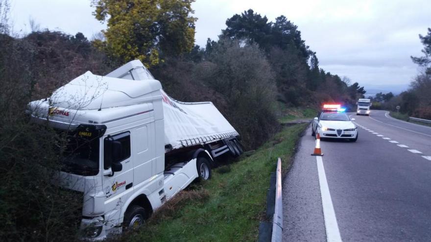 Un carril de la N-525 se cortará hoy al tráfico