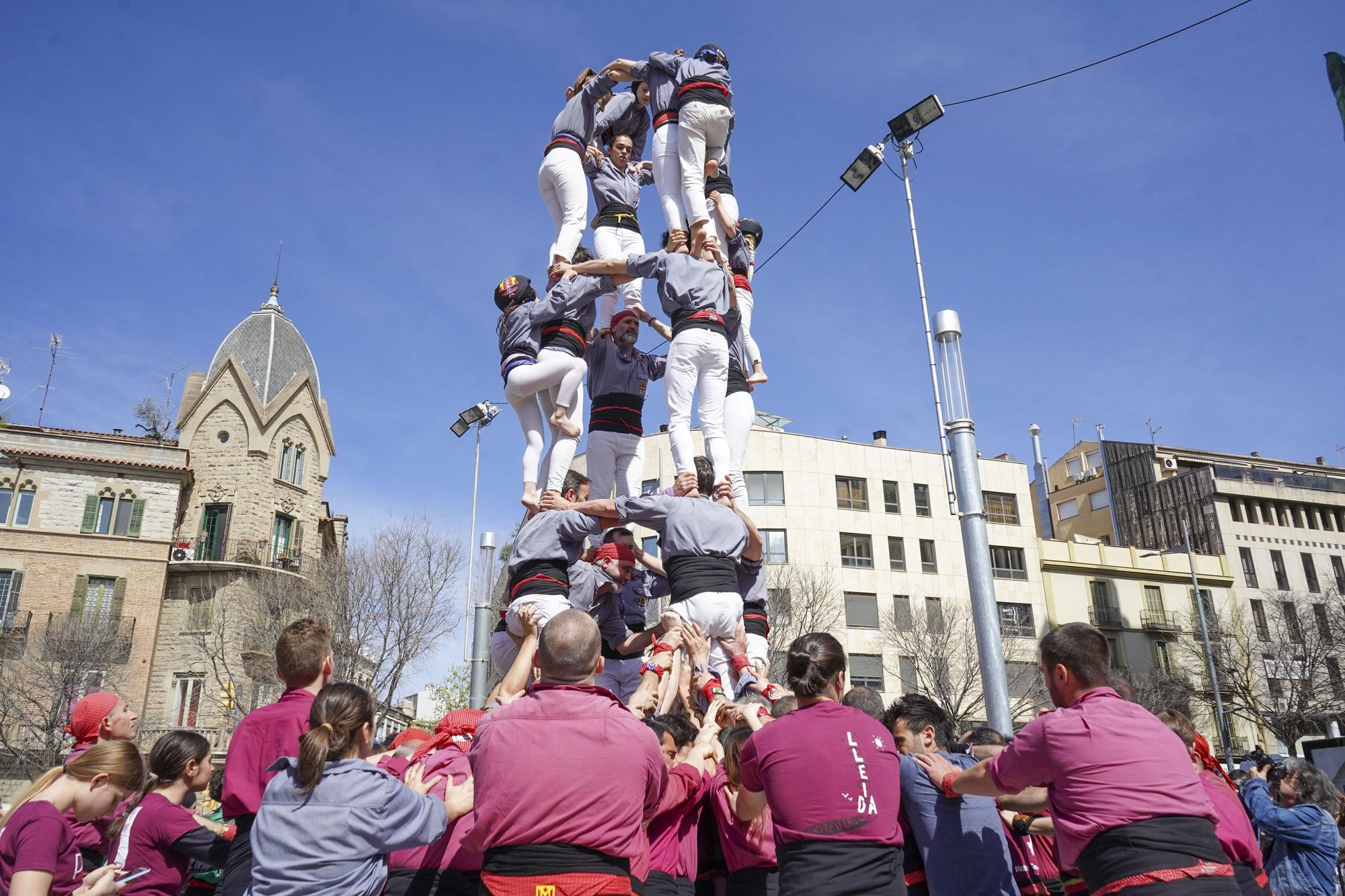 Actuació a la plaça de Sant Domènec de Manresa de la colla castellera Tirallongues amb els Castellers de Lleida i els del Riberal