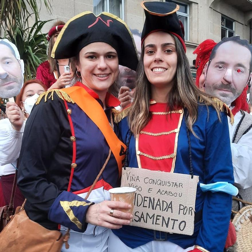 Elena y María celebraron el fin de su soltería por las calles de Vigo