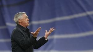 Chelsea – Reial Madrid: Ancelotti dona negatiu per covid en la PCR i viatja a Londres
