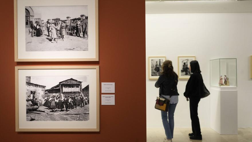 Inauguración de la exposición &quot;Vestir el barro. Fotografías de la Escuela Madrileña de Cerámica en Castilla y León&quot;