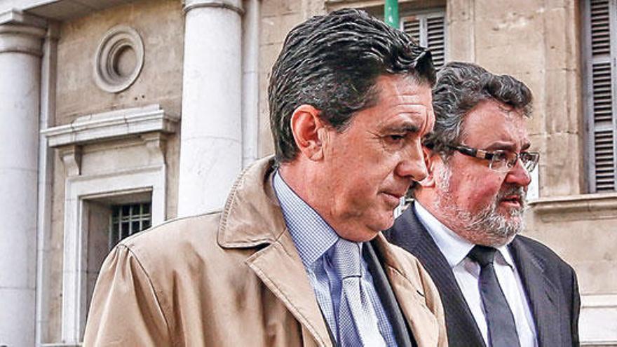 Jaume Matas y su abogado Miquel Arbona.