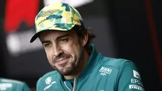 Fernando Alonso renueva con Aston Martin hasta 2026