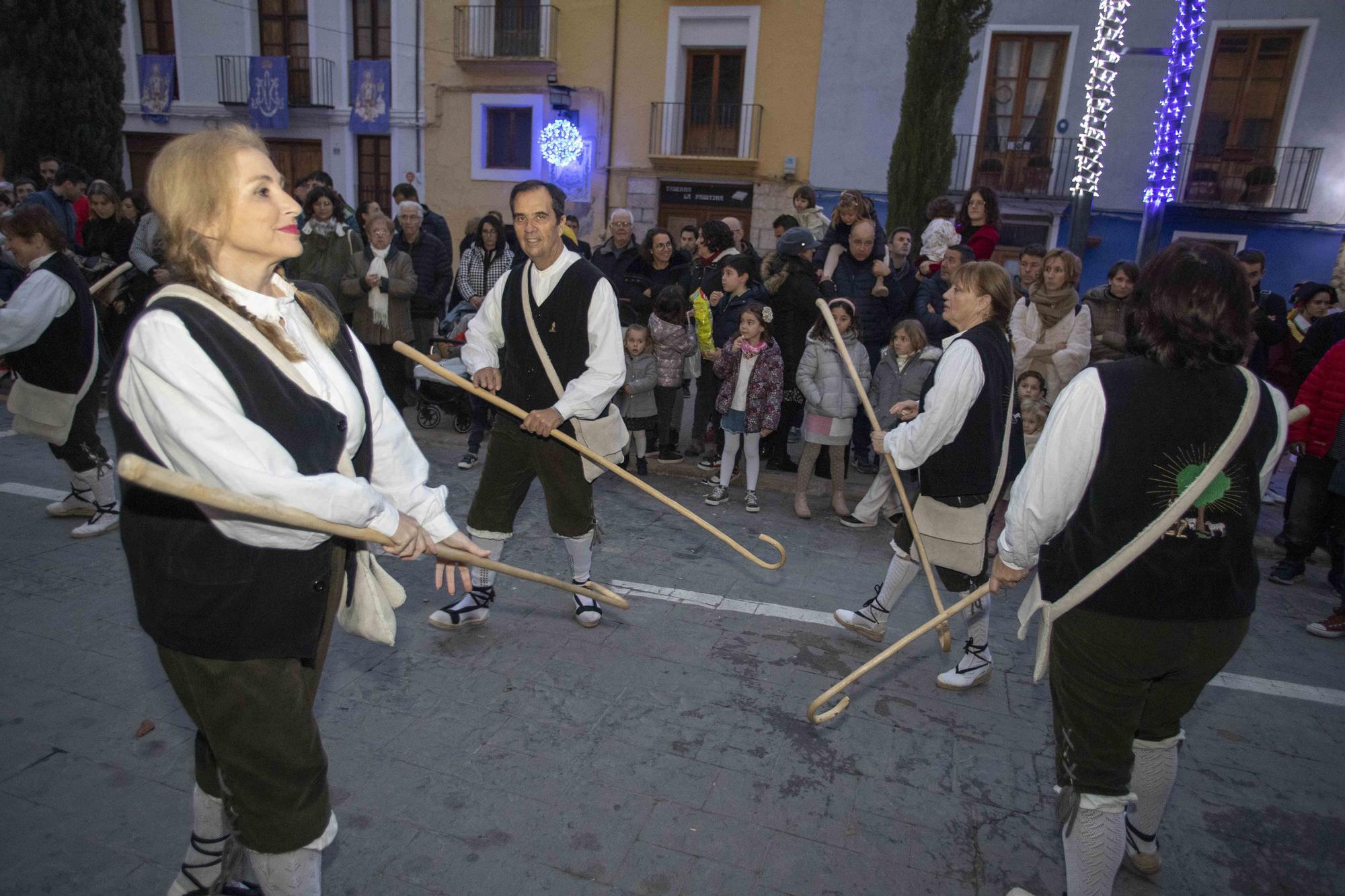 Ontinyent se vuelca con la tradiconal procesión de la Puríssima